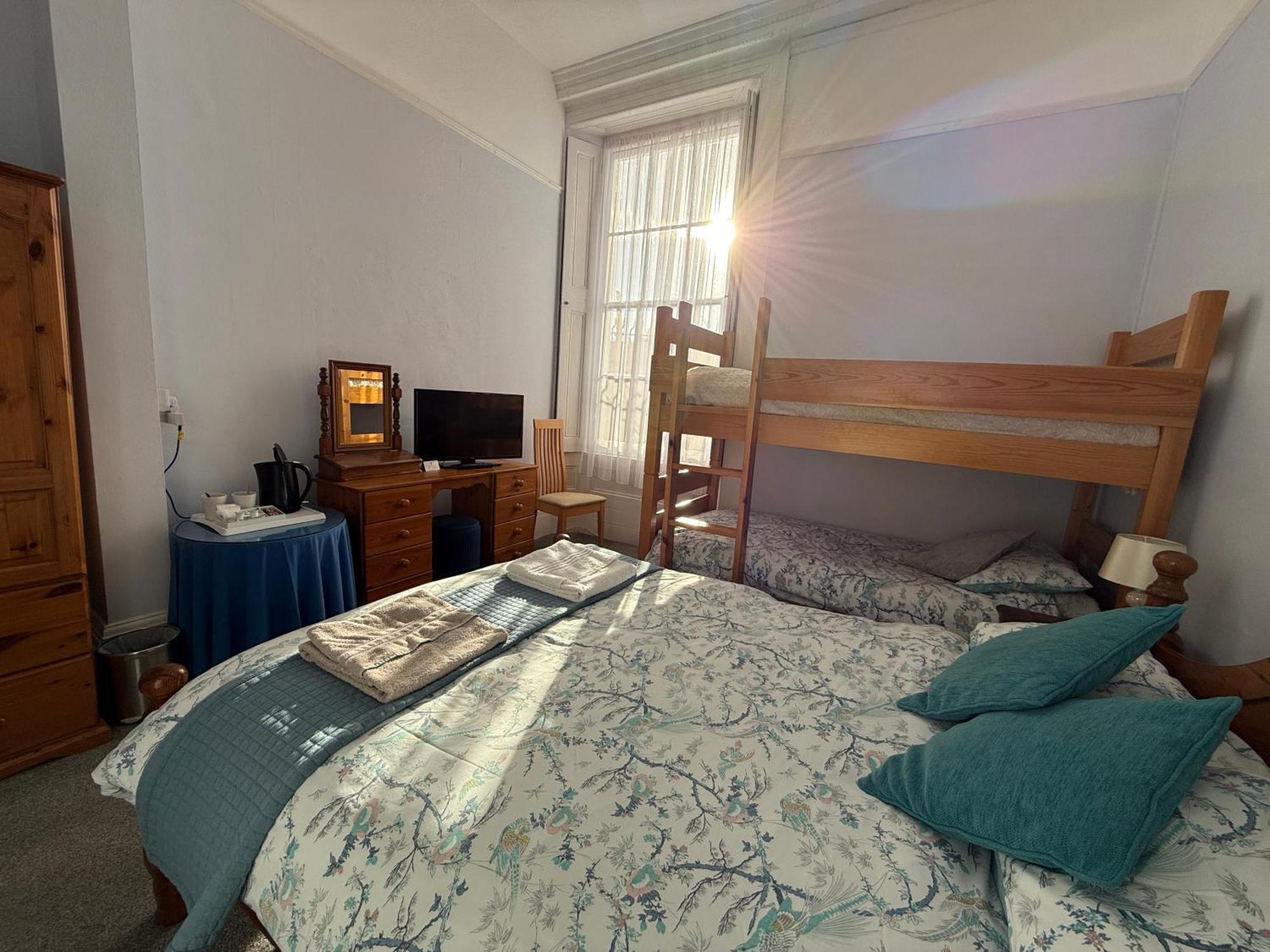 Spring Garden Guest House Госпорт Екстериор снимка